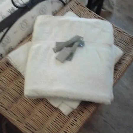 D'hotes Au Dela De L'eau *